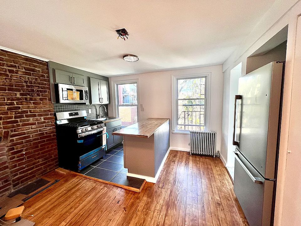 1st image of 288 Smith St #3