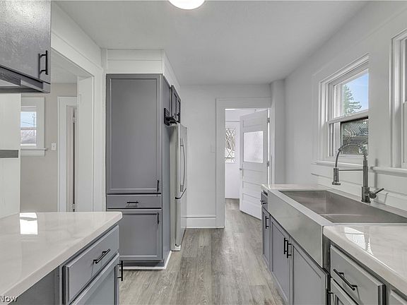 3rd image of 642 Nutwood Ave