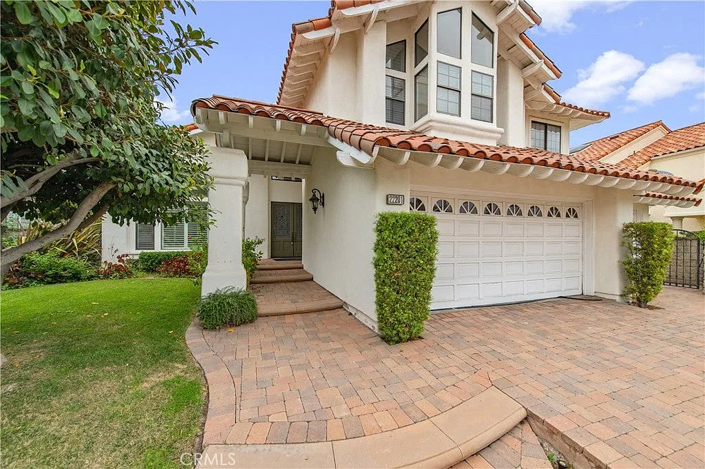 4 bed, 3434 sqft, $6,650 — Photo 3