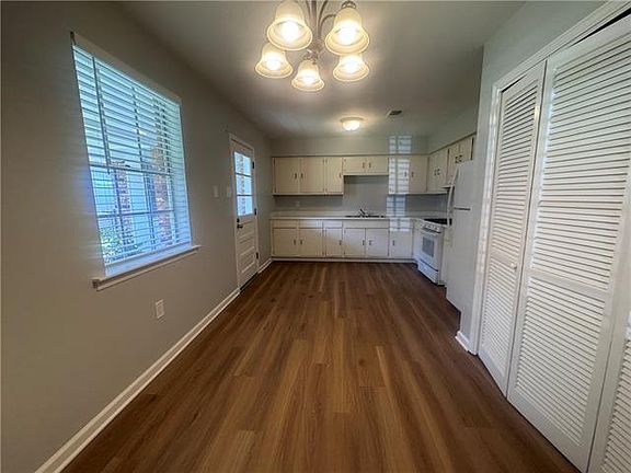 5th image of 212 Transcontinental Dr