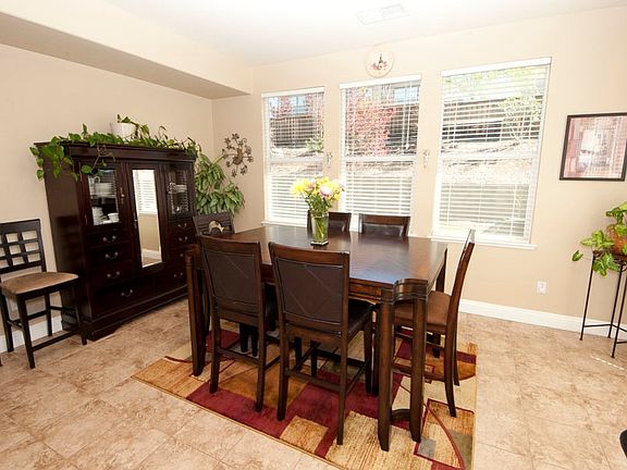 4th image of 922 Farm House Ct