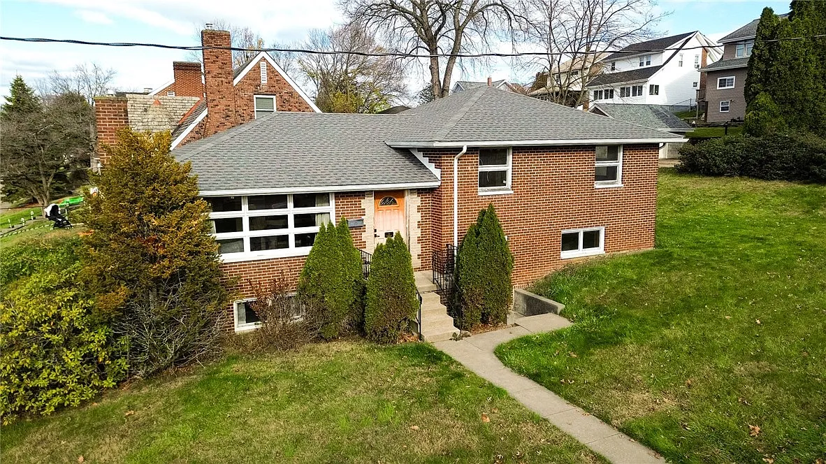 500 Keystone Dr photo 1