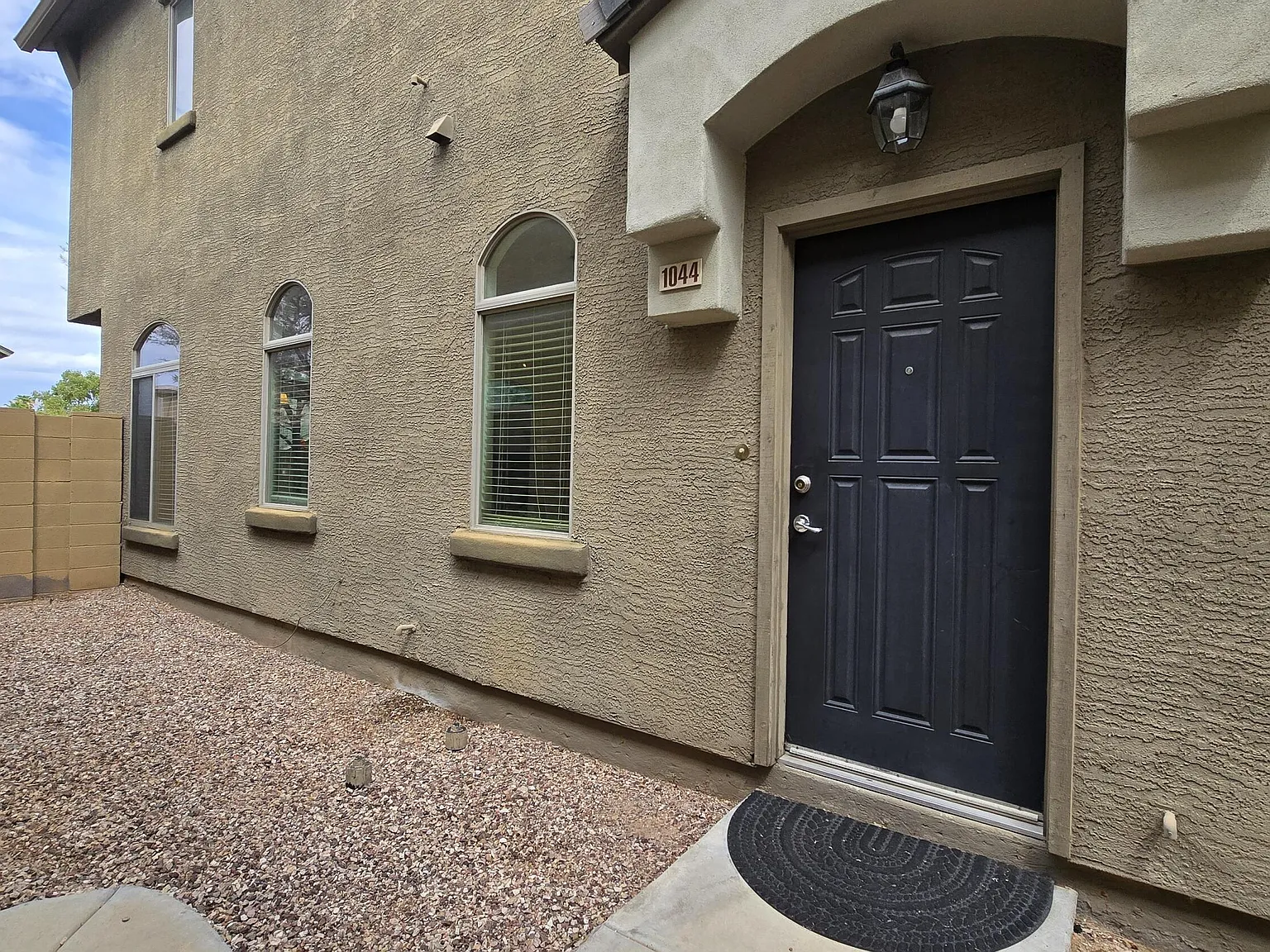 2 bed, 2.5 bath, 1196 sqft, $1,850 — Photo 3