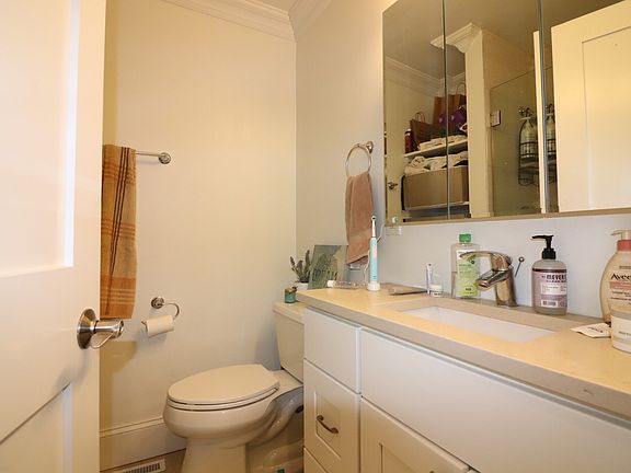3rd image of 140 Minden St #2A