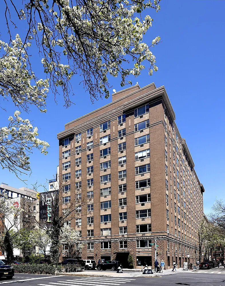 301 Elizabeth Street — Photo 2