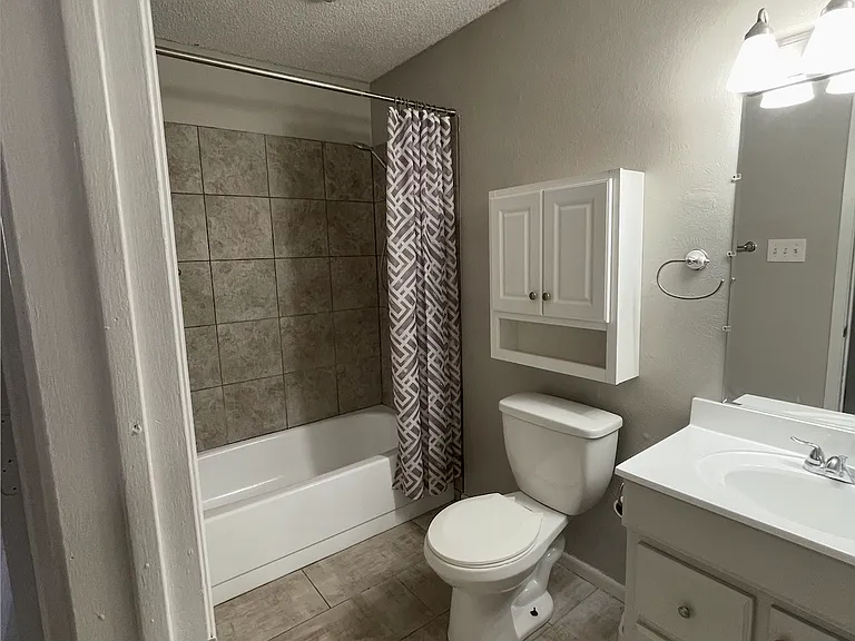 2nd bath- new sinks, bathtub