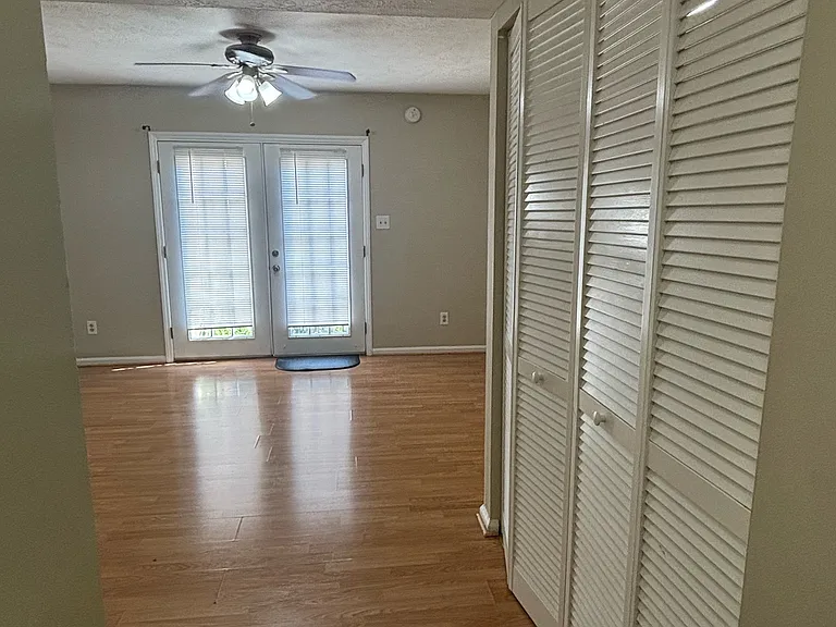 422 Kirkcaldy Ct #1 — Photo 17