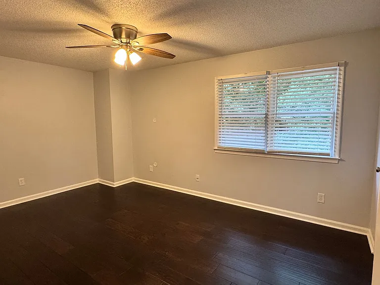 4315 Baylor St — Photo 5