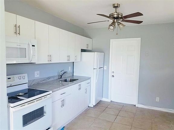 5th image of 109 NW 3rd Ave #1