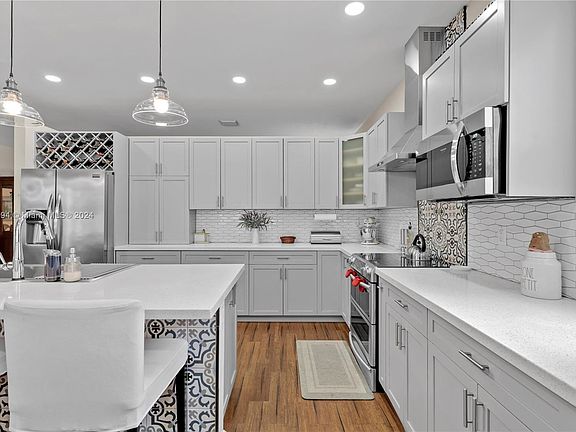 4th image of 15829 NW 4th St