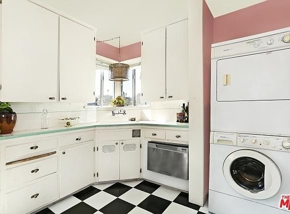Brand new washer and dryer have been installed since photo was taken.