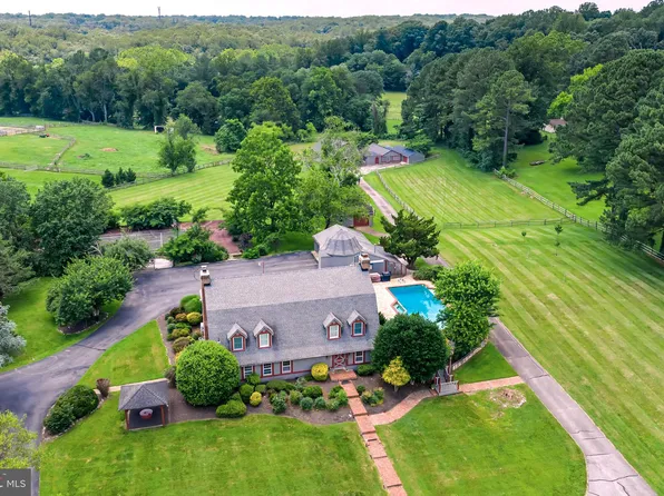 7700 Manor House Dr, Fairfax Station, VA 22039