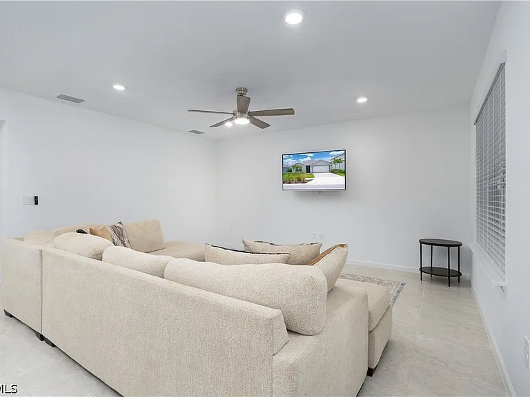 42428 Cascade Dr — Photo 11