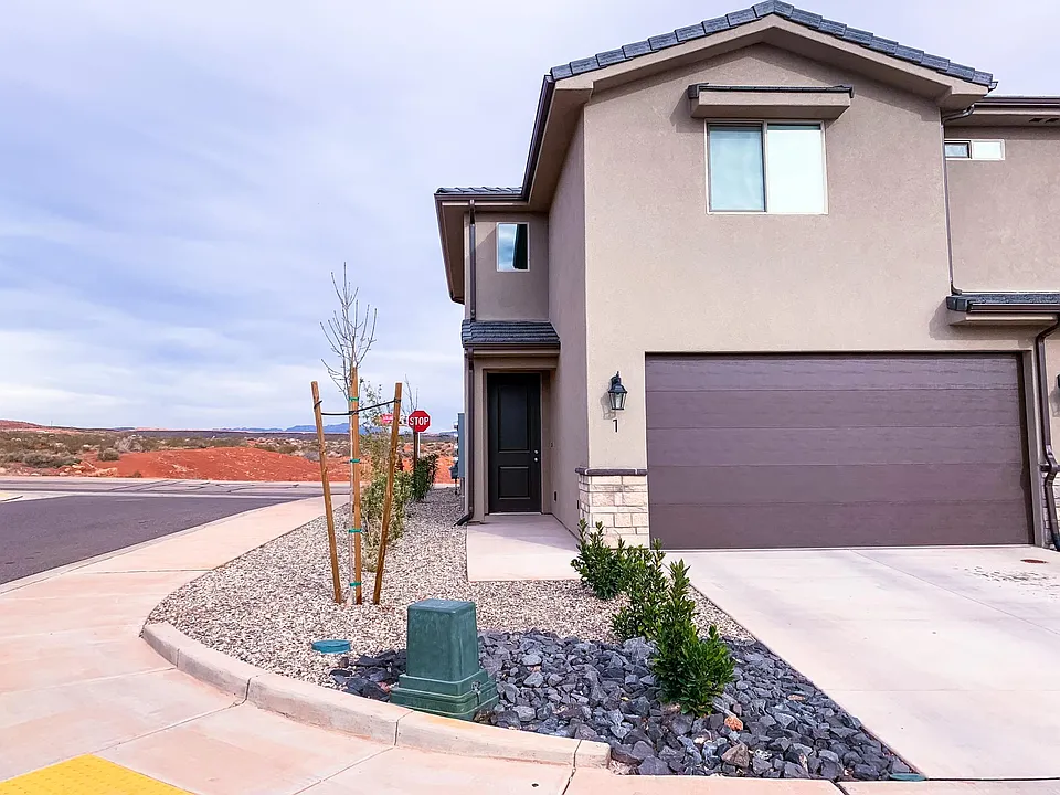 1005 N Tortoise Rock Dr #1