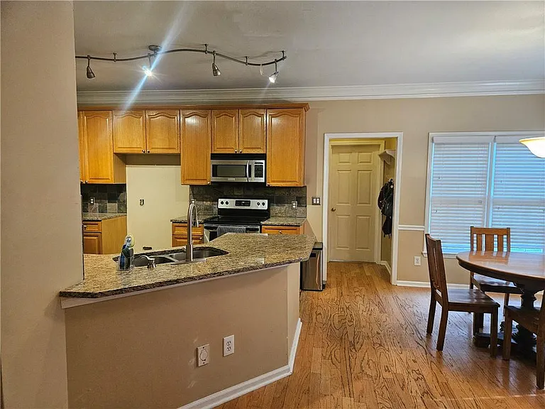 2545 Cobble Creek Ln — Photo 2