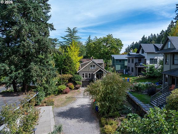 5th image of 922 SE 66th Pl