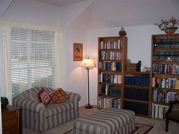 3rd image of 2501 Woodhaven Dr