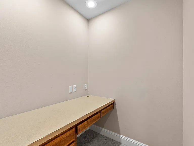 3902 NE Cadbury Ave — Photo 23