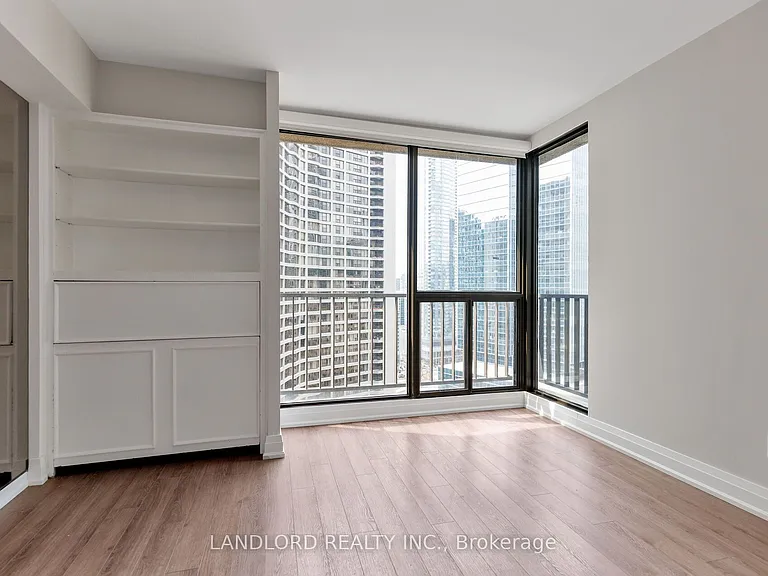 33 Harbour Sq #2208 — Photo 15