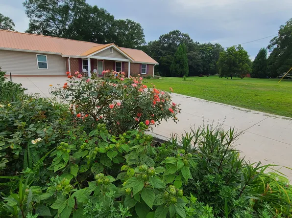 701 W Cherokee St, Chesnee, SC 29323