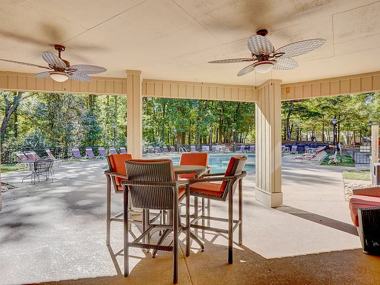 Poolside Lounge