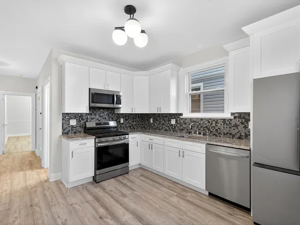 784 Avenue C image 3 of 25