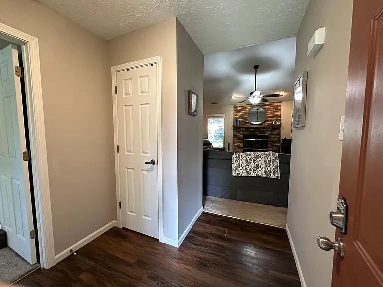 1121 N Briarwood Dr — Photo 11