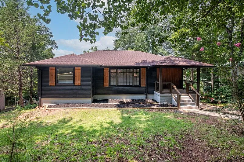 4 bed, 2.0 bath, 2200 sqft, $2,599 — Photo 1