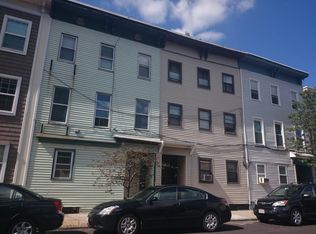 117-117A W 7th St, South Boston, MA 02127