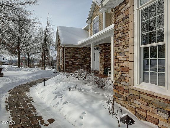 4th image of 39 Oakwood Dr