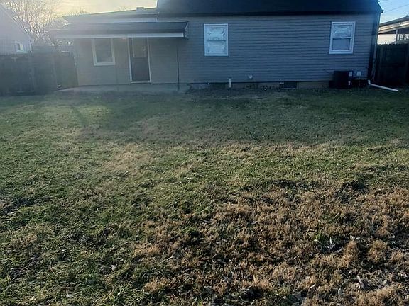 3rd image of 824 Carlisle Ave