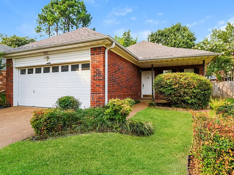 8170 Timber Knoll Ln — Photo 1