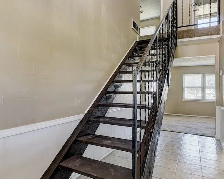 316 S Morgan Dr — Photo 2