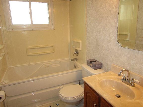 3rd image of 1126 Winthrop Ln