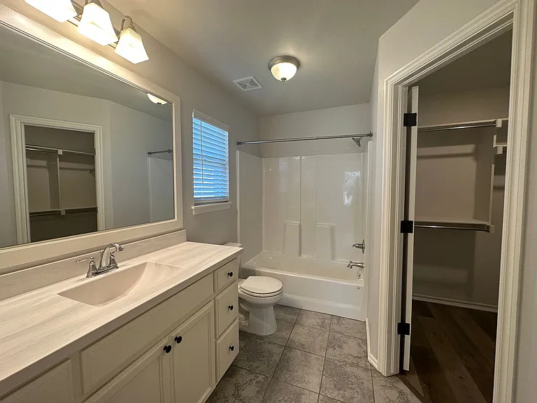 15749 Potomac Dr — Photo 10