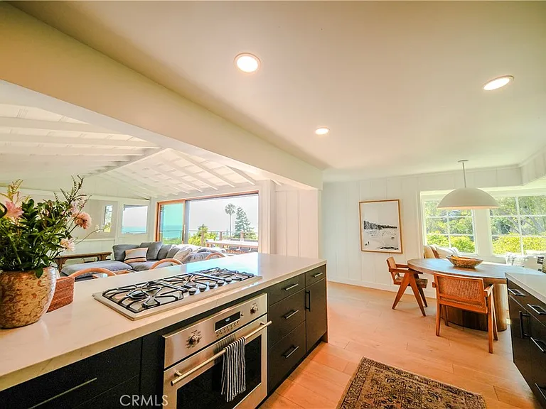 843 La Vista Dr — Photo 7