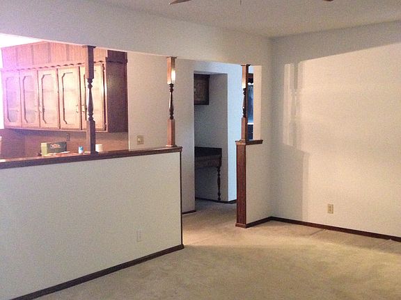 2nd image of 1035 W Churchill Way