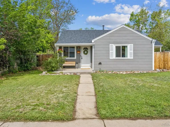 915 Newark Street, Aurora, CO 80010