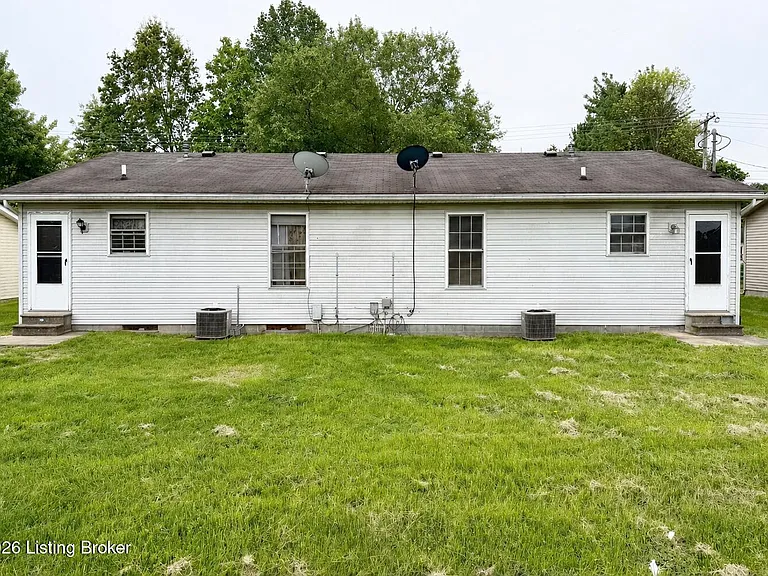254 E Davis St #D — Photo 8