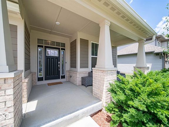 3rd image of 10490 Sanford Ct