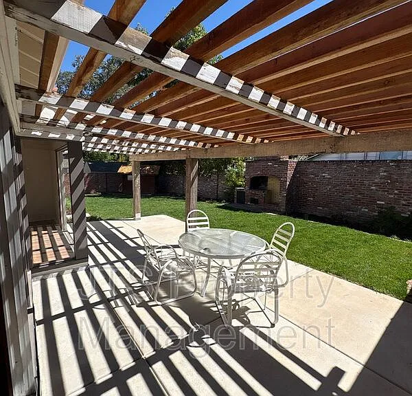501 J St — Photo 19