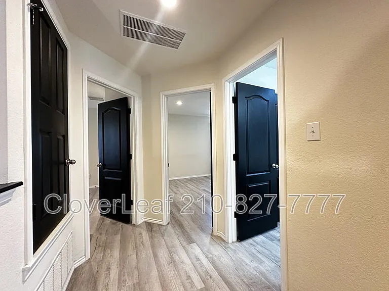 2606 Bluff Xing — Photo 32
