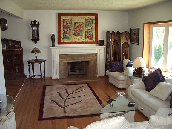 3rd image of 3980 Cherry Ave