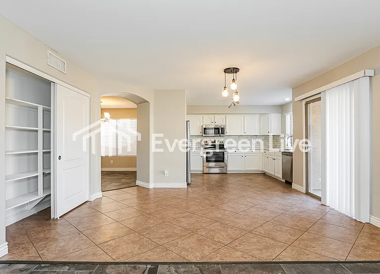 12432 W San Miguel Ave — Photo 4