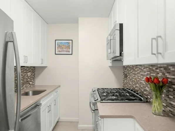 245 East 25th Street image 6 of 9