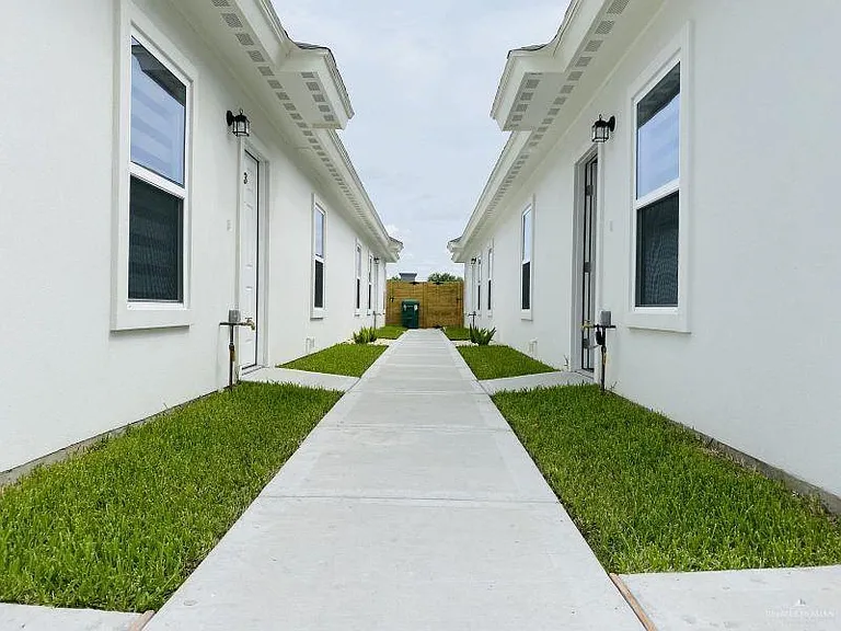 909 W Carmel Ave #3 — Photo 3