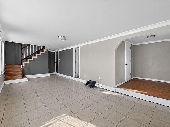 3rd image of 706 W 5th St