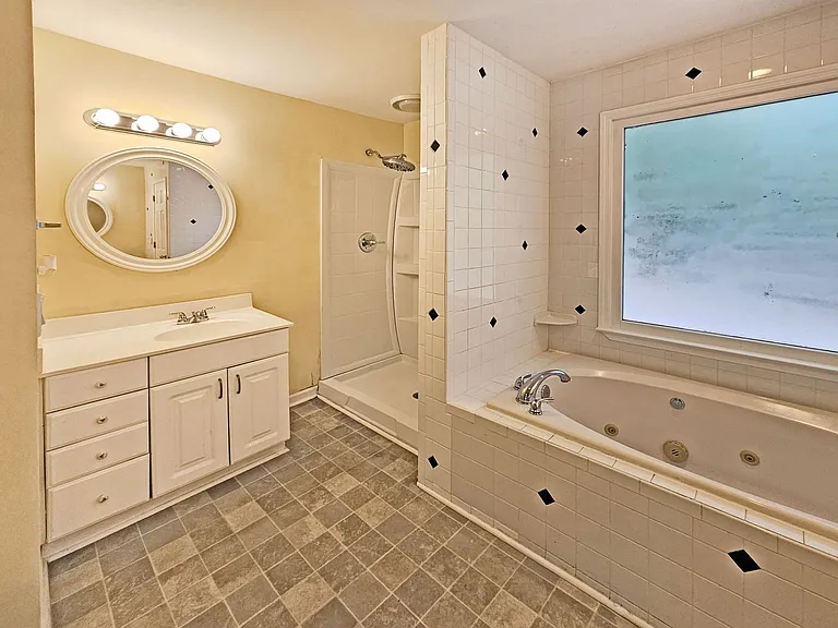 1653 Wildwood Rd NE — Photo 38
