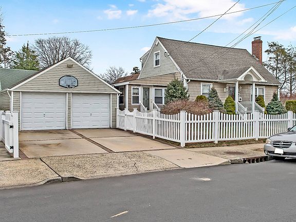 2nd image of 425 Lenox Ave