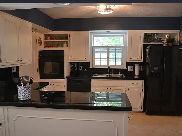 1057 N Gretchen Ln — Photo 6